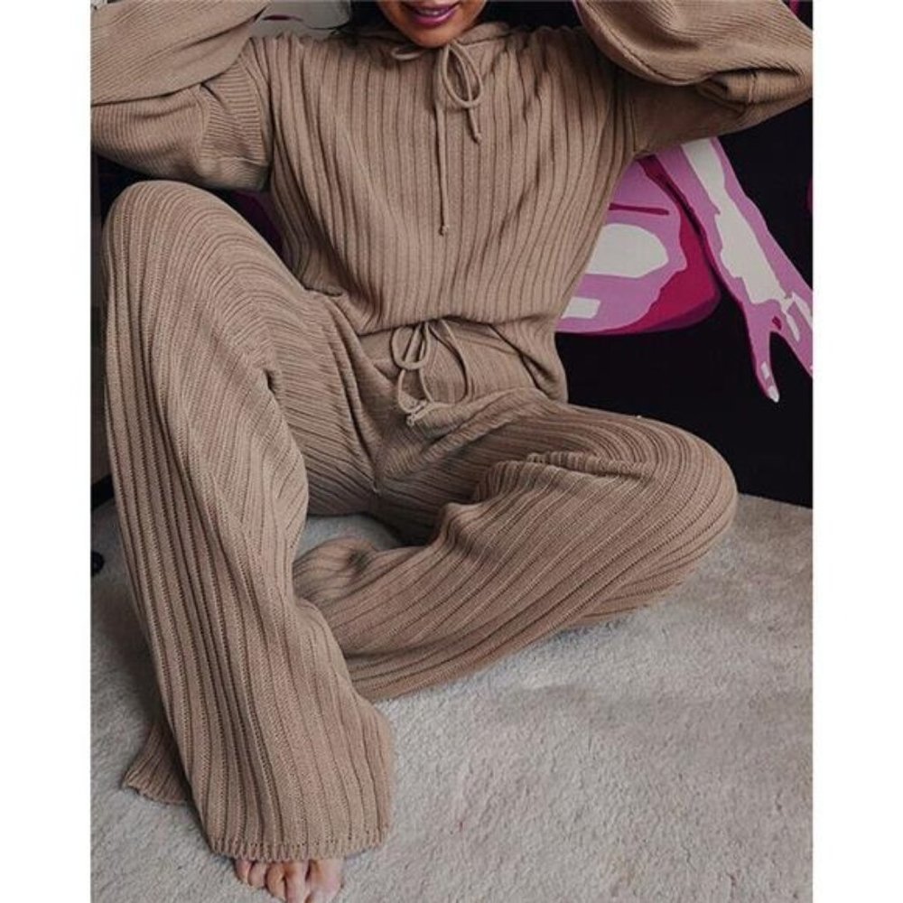 Fashionable Women's Loungewear Set: Stylish Hooded Tops and Comfy Jogger…